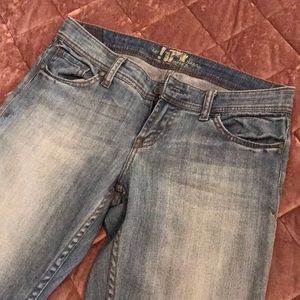 Cropped light wash jeans